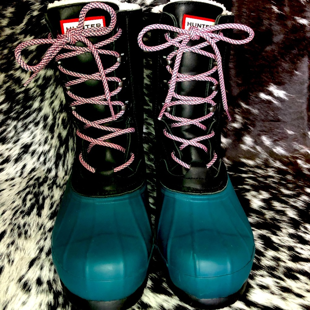 Hunter Insulated Pack Boot. Size 7 (I’m an 8 and these fit perfectly!)